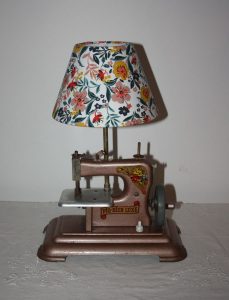 Lampe Machine à Coudre. En ligne! - Mademoiselle Disjonctée